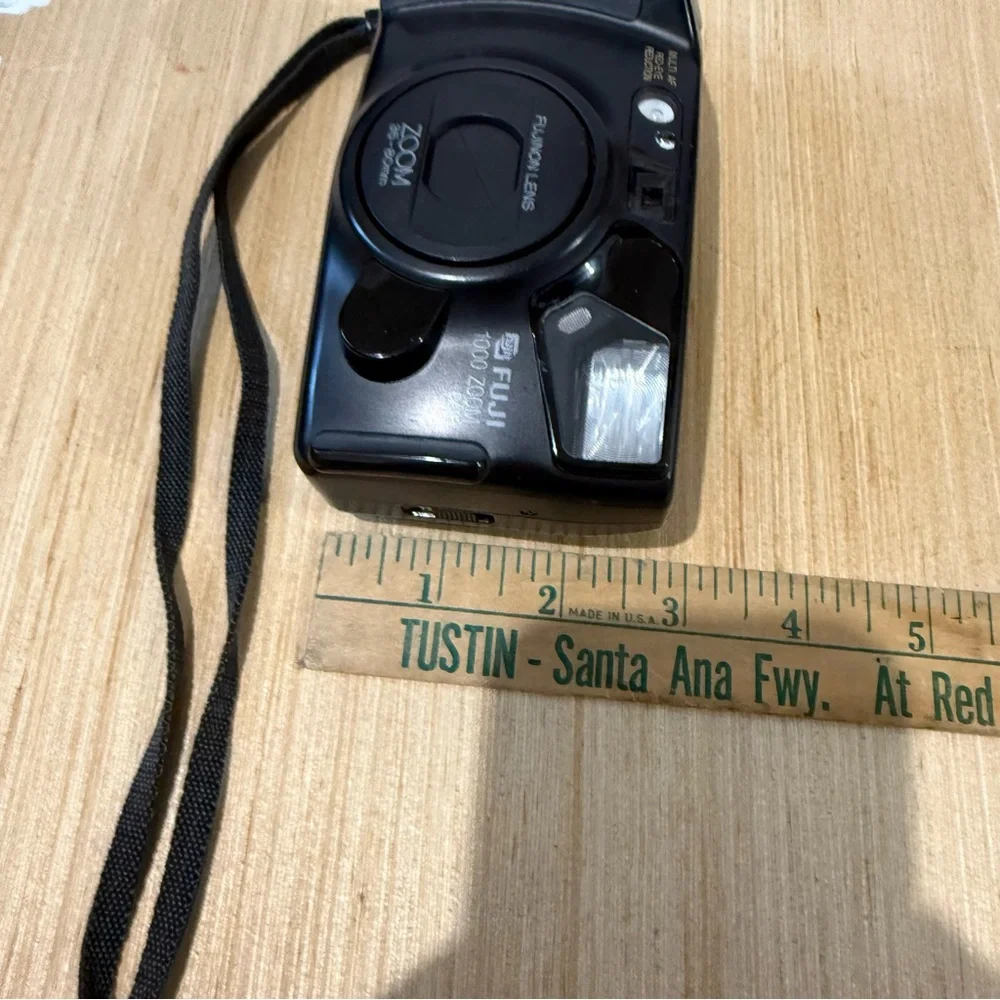 FUJI Discovery 1000 35-80mm Panorama Zoom Point & Shoot Film Camera”UNTESTED”
